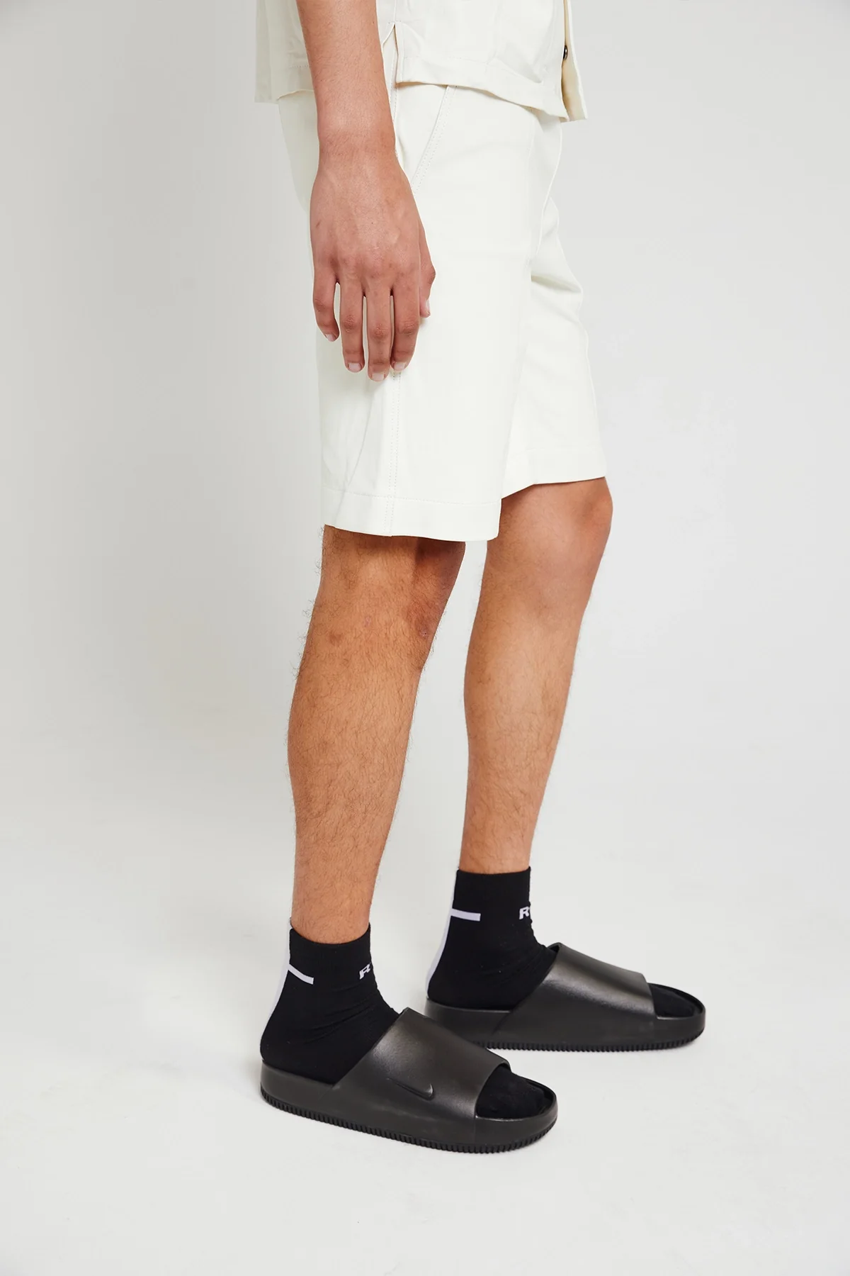 LEATHER SHORT | WHITE - Image 3