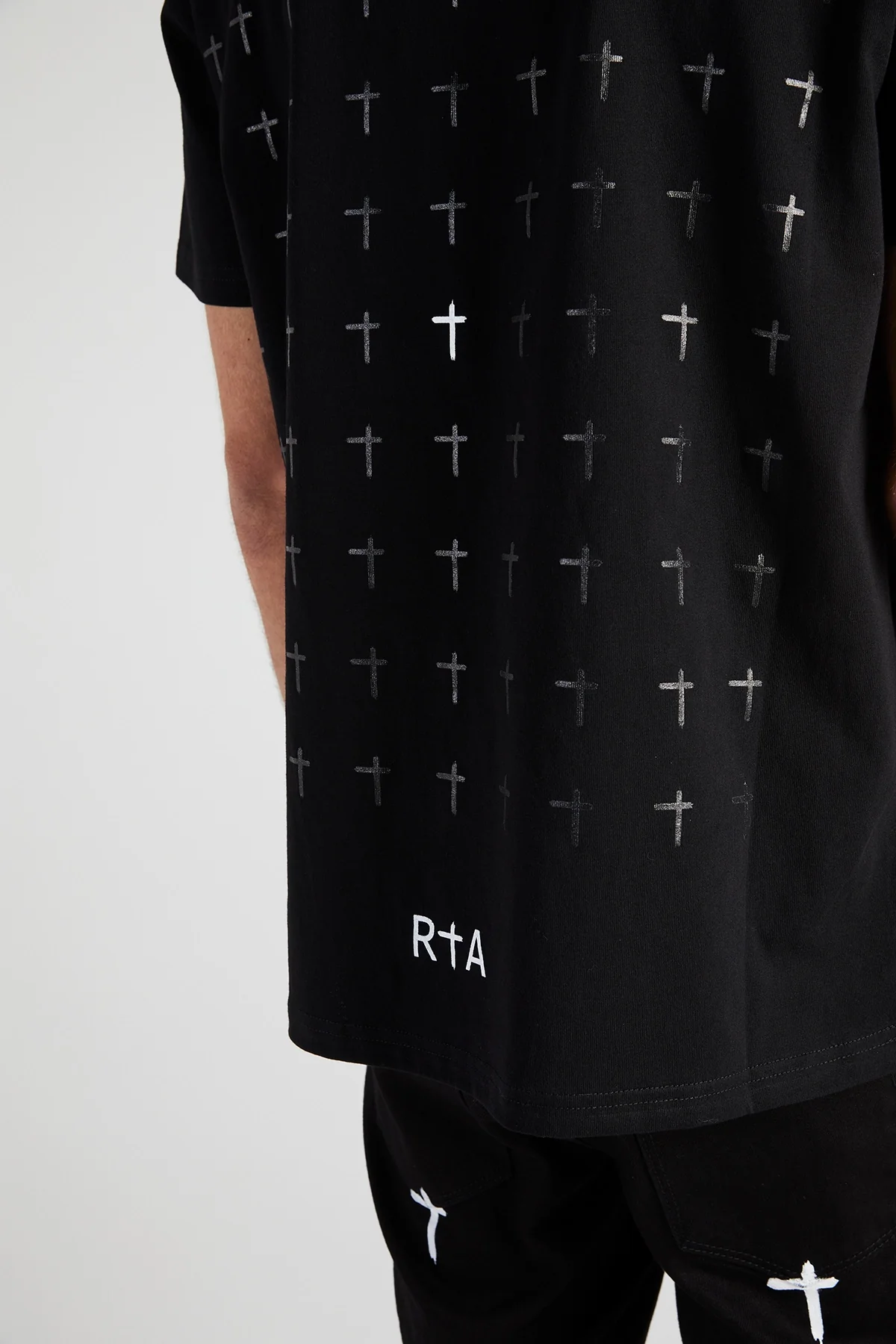 LIAM TEE | BLACK RIP CROSS - Image 8