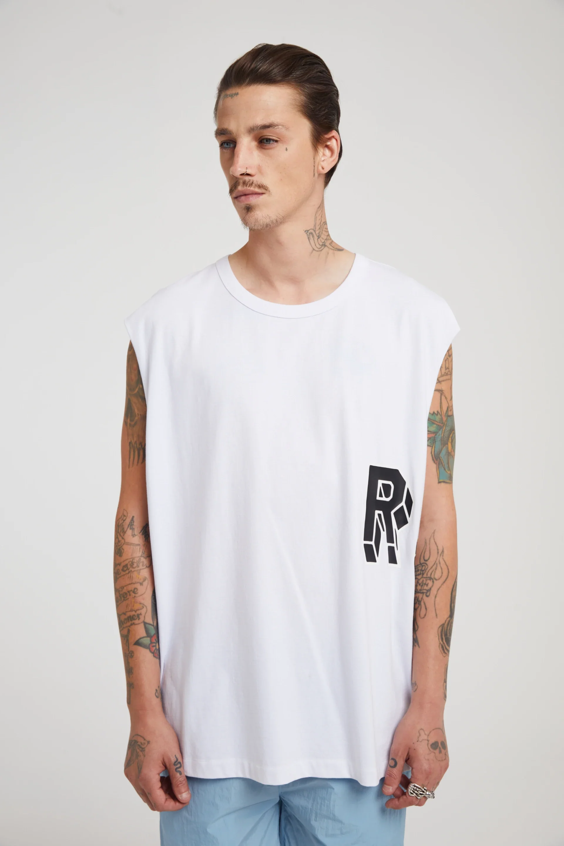 MUSCLE TEE | WHITE COLLEGIATE - Image 3